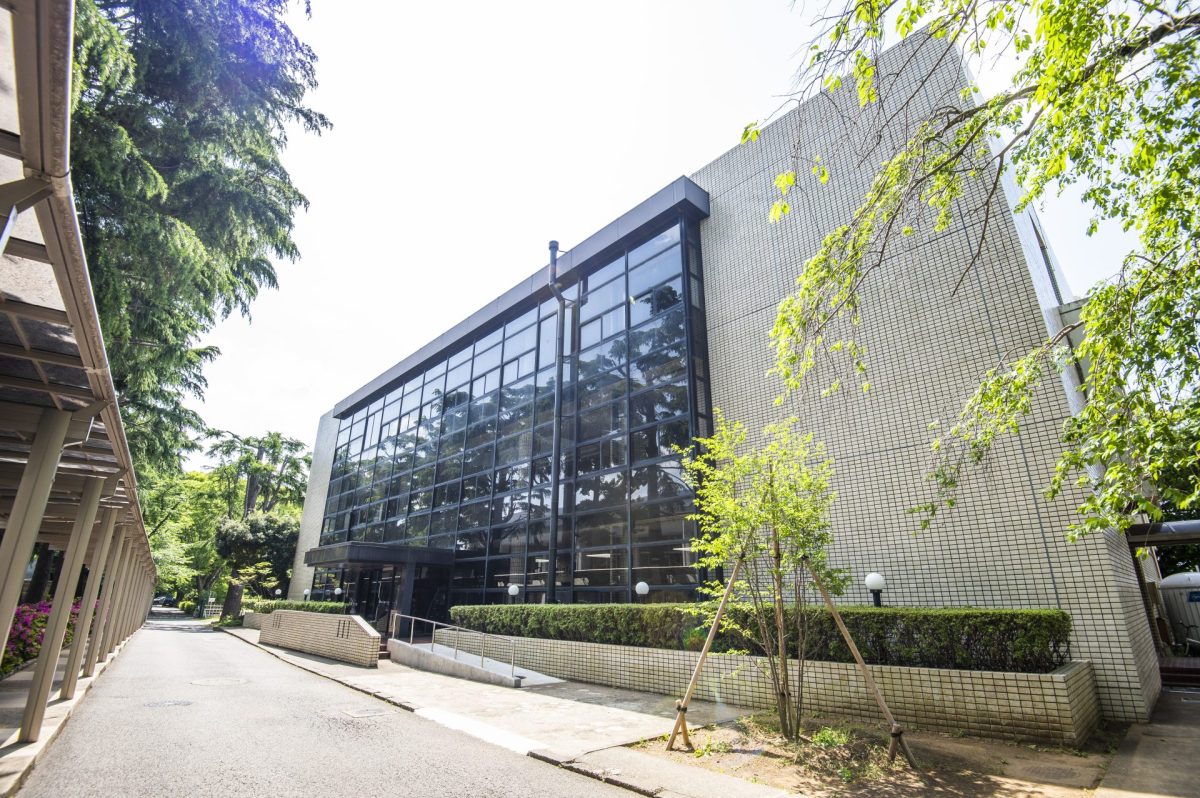 バリアフリー化と<br />
それに伴う校舎の改築