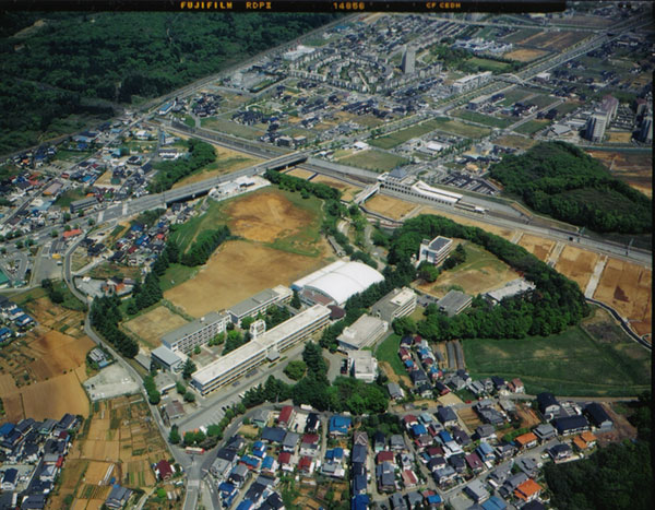 学園全景<br />
1999(平成11)年